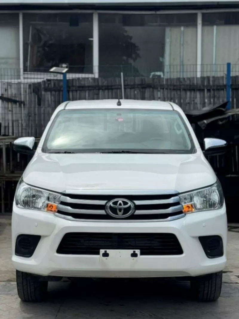 Toyota Hilux   - 2020