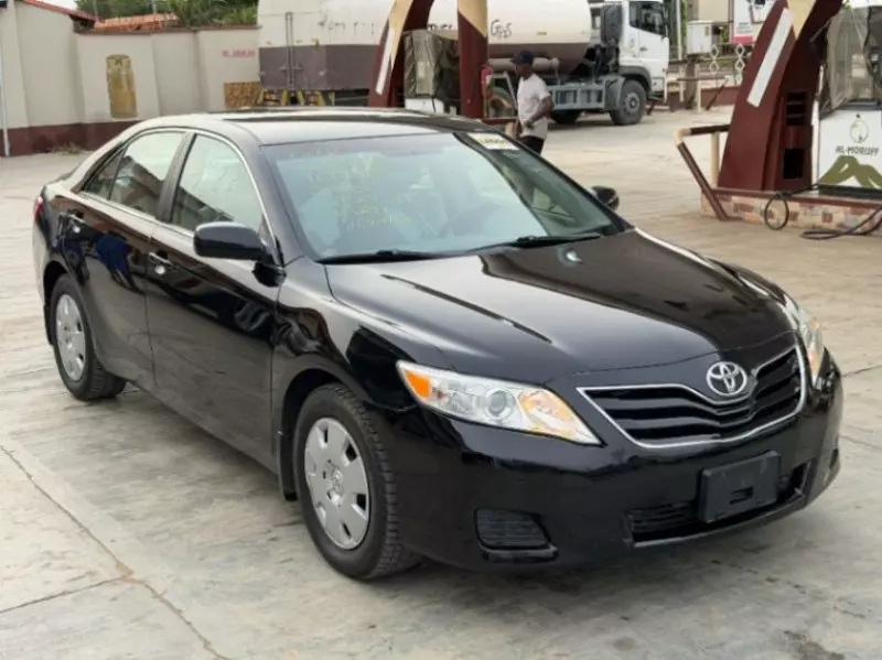 Toyota Camry   - 2011