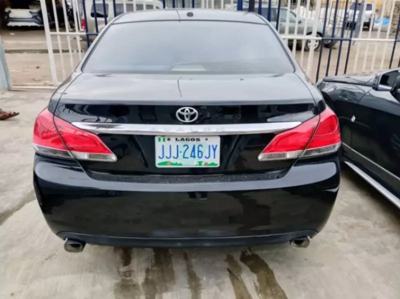 Toyota Avalon   - 2011