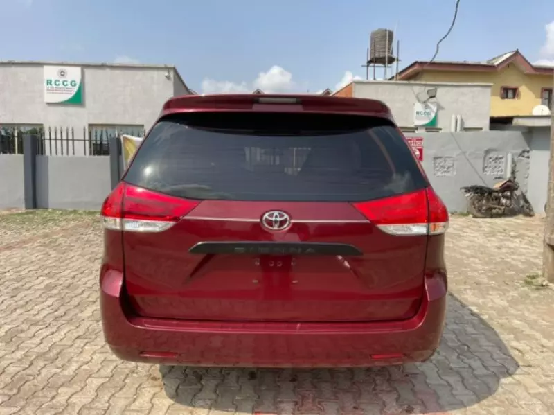 Toyota Sienna   - 2013
