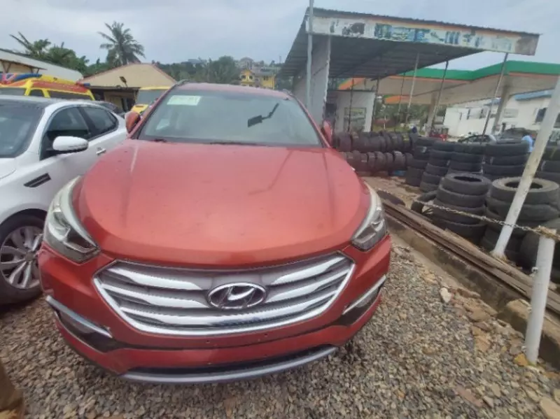 Hyundai Santa Fe   - 2017