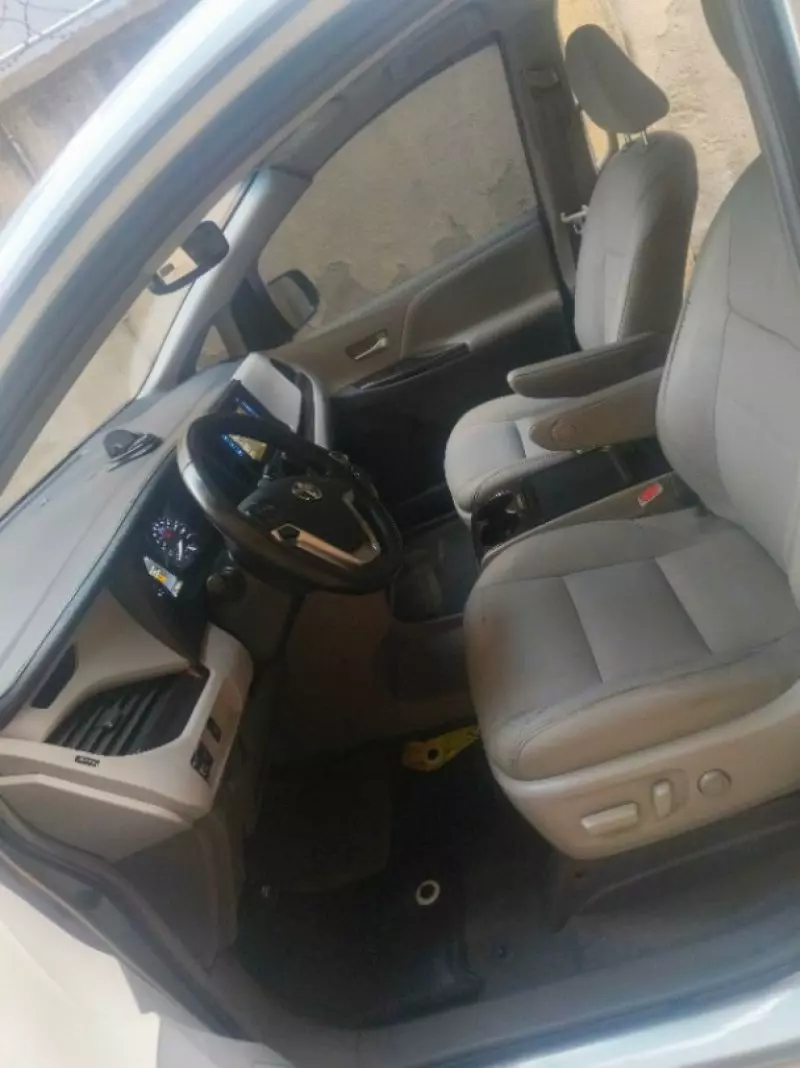 TOYOTA Sienna - 2016