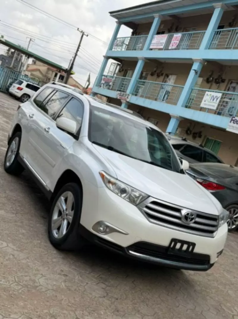 Toyota Highlander   - 2012