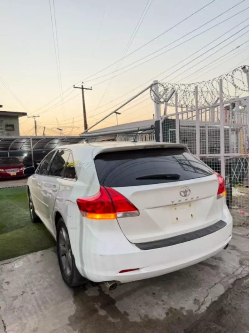 TOYOTA Venza   - 2011