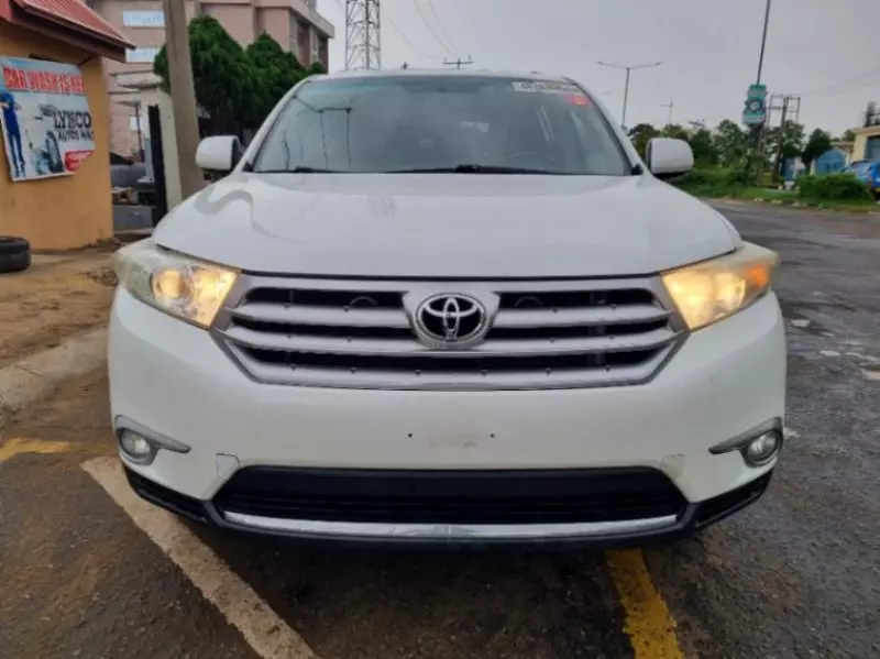 Toyota Highlander   - 2012