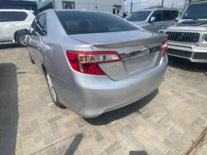 Toyota Camry   - 2012