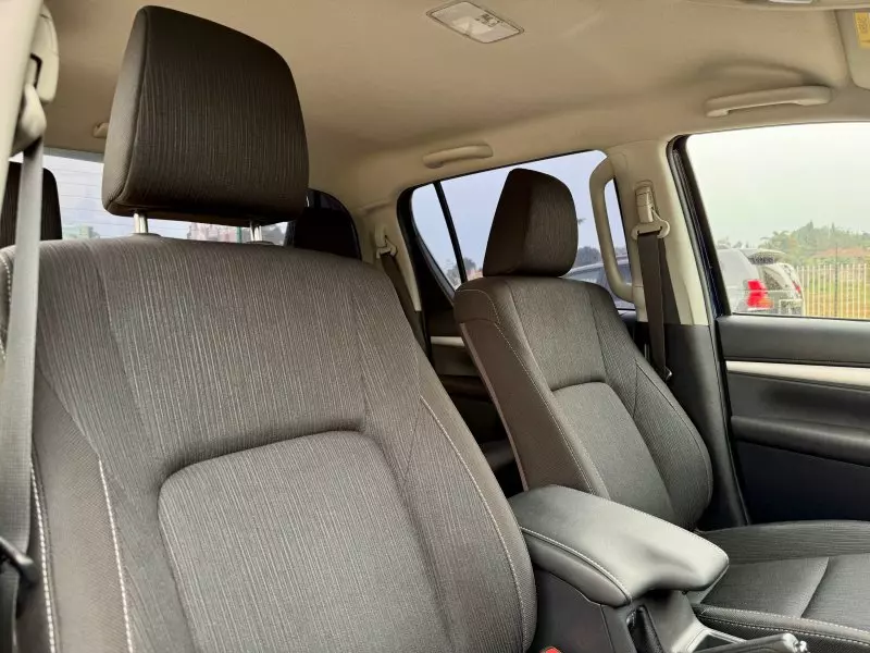 Toyota Hilux    - 2020