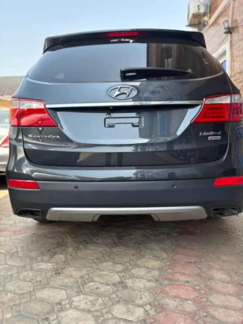 Hyundai Santa Fe   - 2015