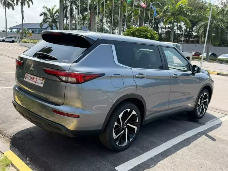 Mitsubishi Outlander GLX   - 2022