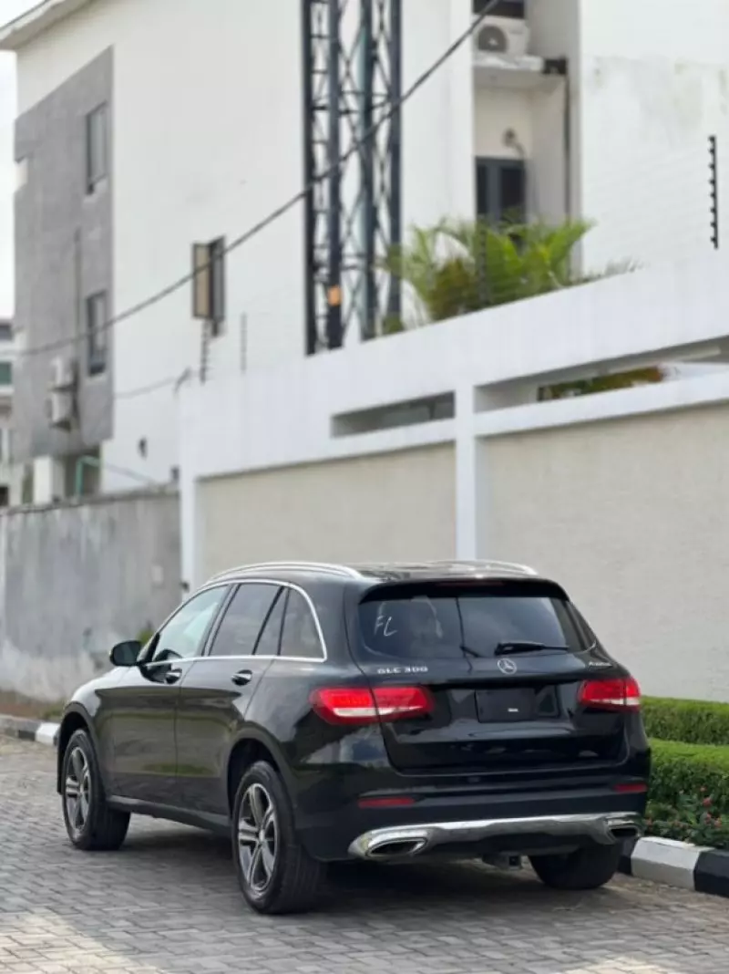 Mercedes-Benz GLC 300   - 2016