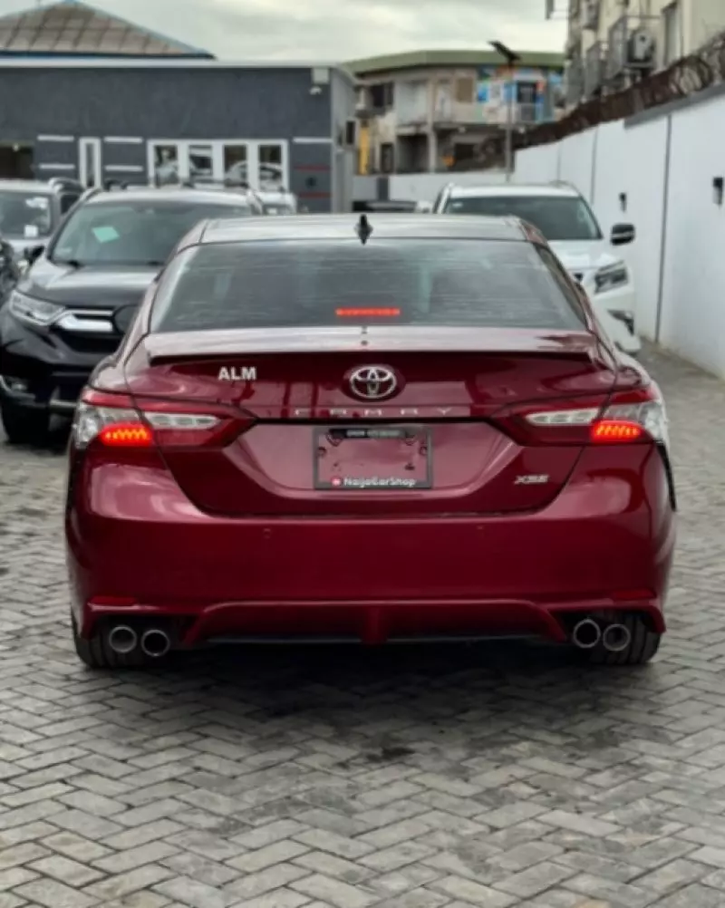 Toyota Camry - 2018