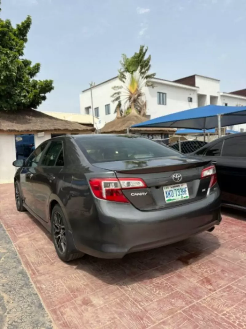 TOYOTA Camry - 2012