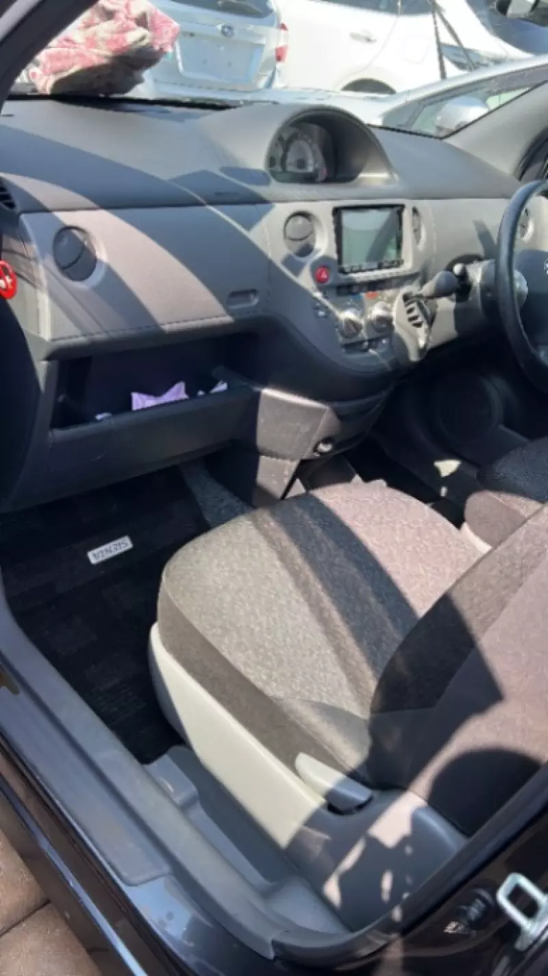 TOYOTA Sienta   - 2012