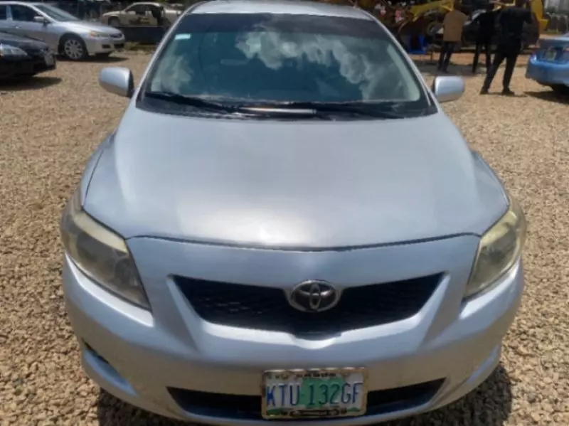 Toyota Corolla   - 2009