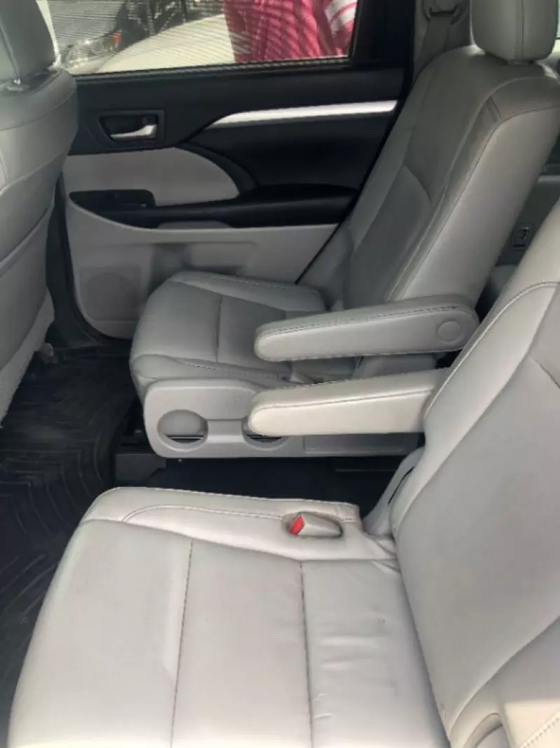Toyota Highlander   - 2016