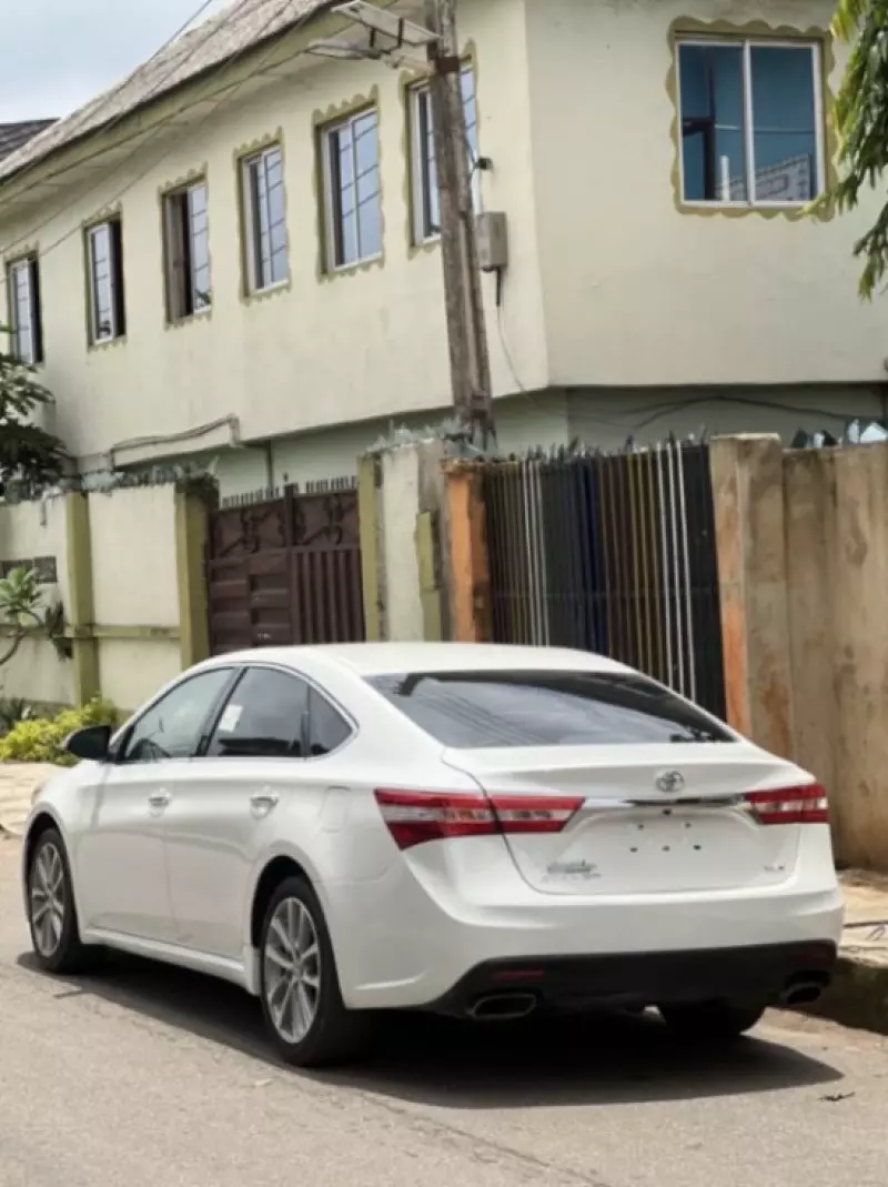 Toyota Avalon   - 2015