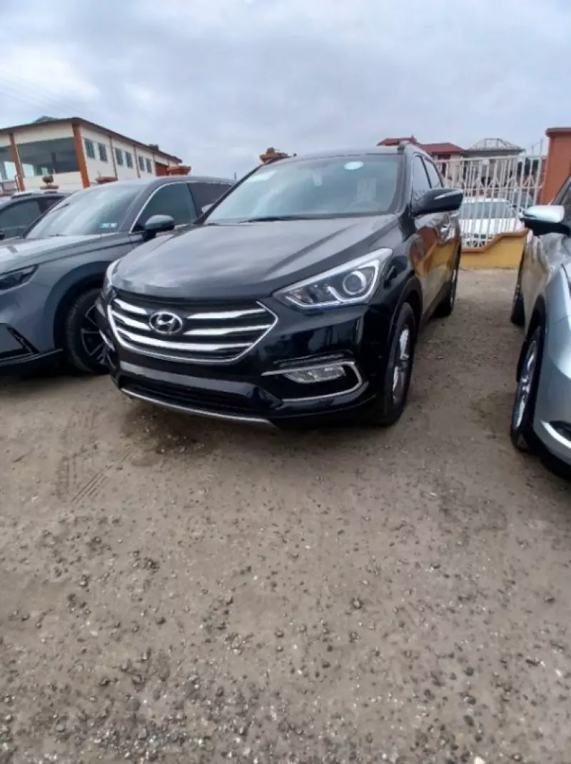 Hyundai Santa Fe   - 2017