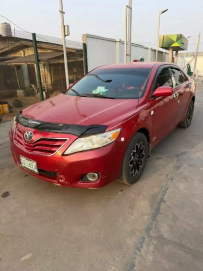 Toyota Camry   - 2010