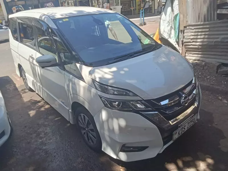 Nissan Serena   - 2017