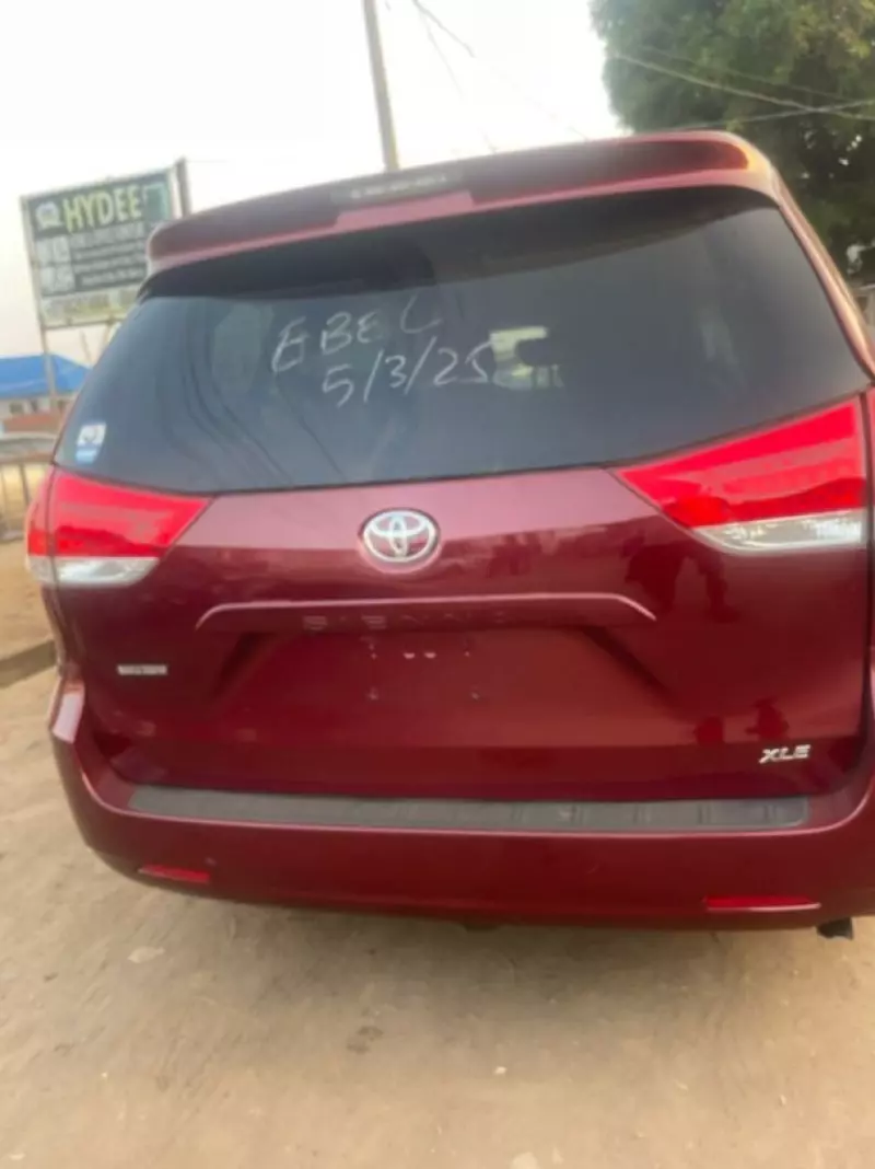 Toyota Sienna   - 2013