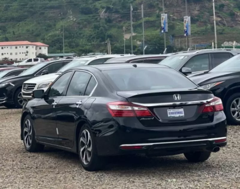 Honda Accord   - 2017