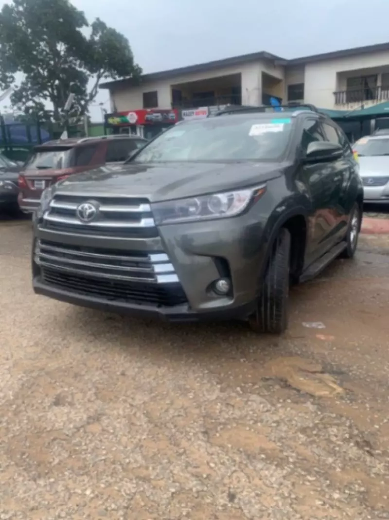Toyota Highlander   - 2015