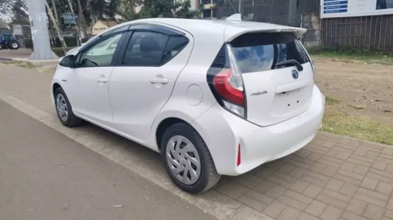 TOYOTA Aqua   - 2019