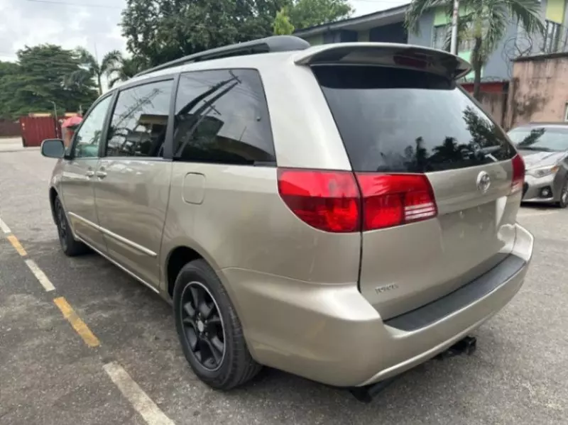 TOYOTA Sienna   - 2005