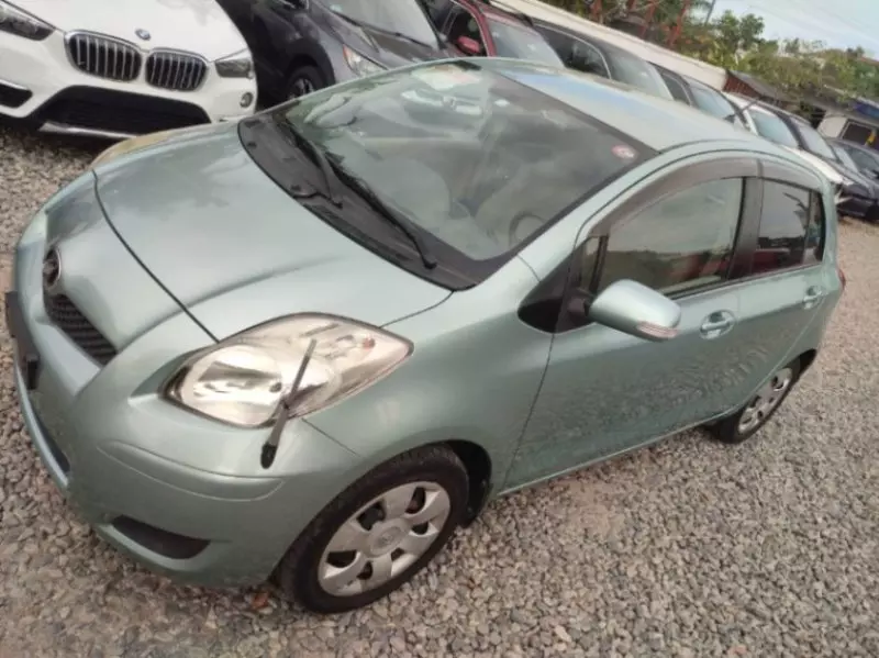 Toyota Vitz   - 2010