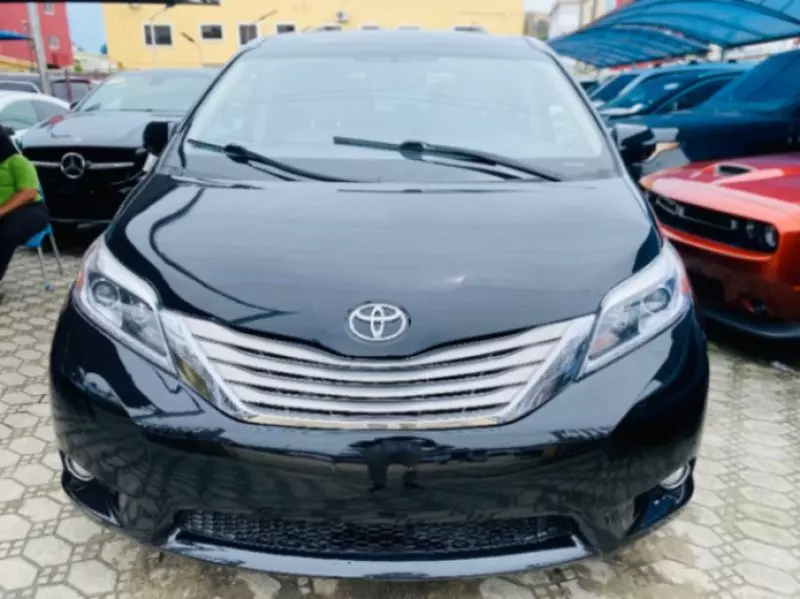 TOYOTA Sienna   - 2017