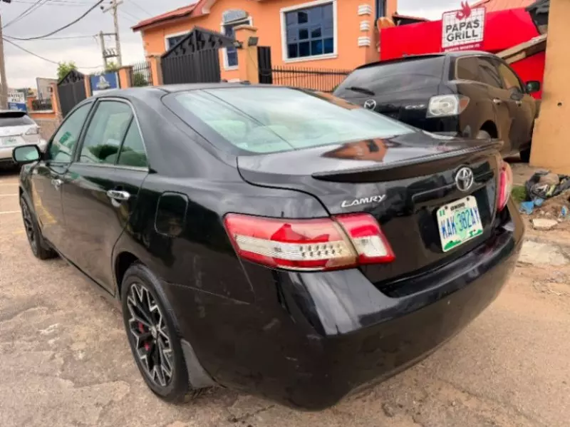 TOYOTA Camry   - 2010