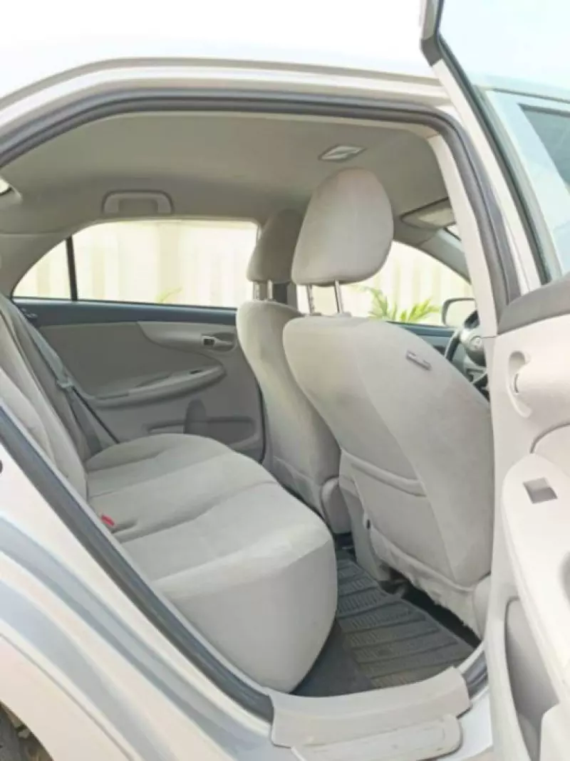 Hyundai Elantra   - 2013