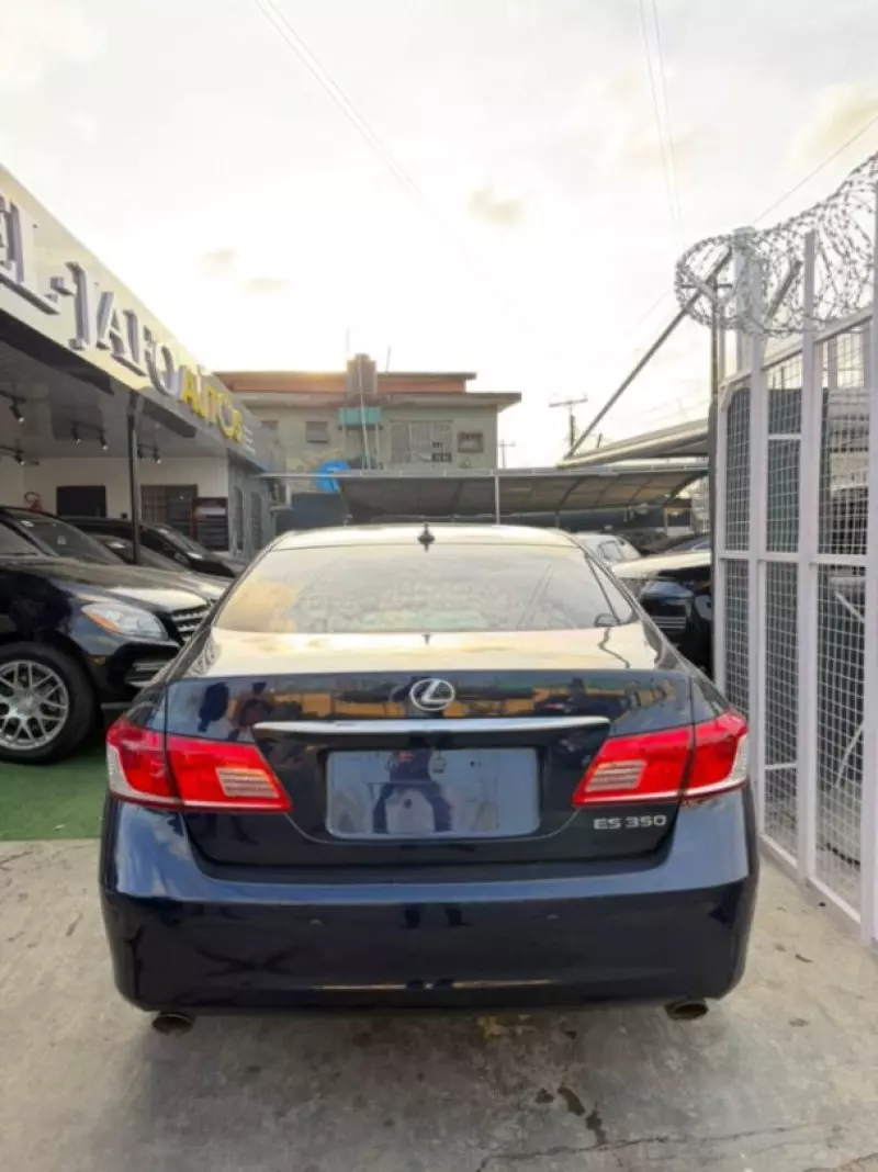Lexus ES   - 2011