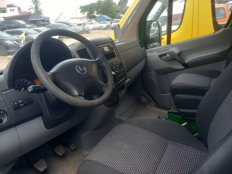 Mercedes-Benz Sprinter   - 2012