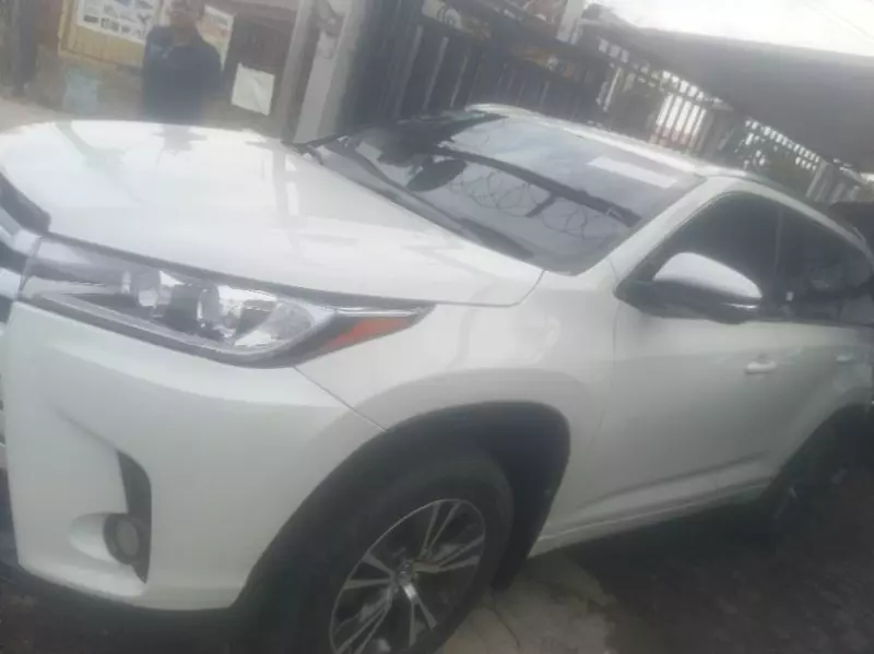 Toyota Highlander   - 2016