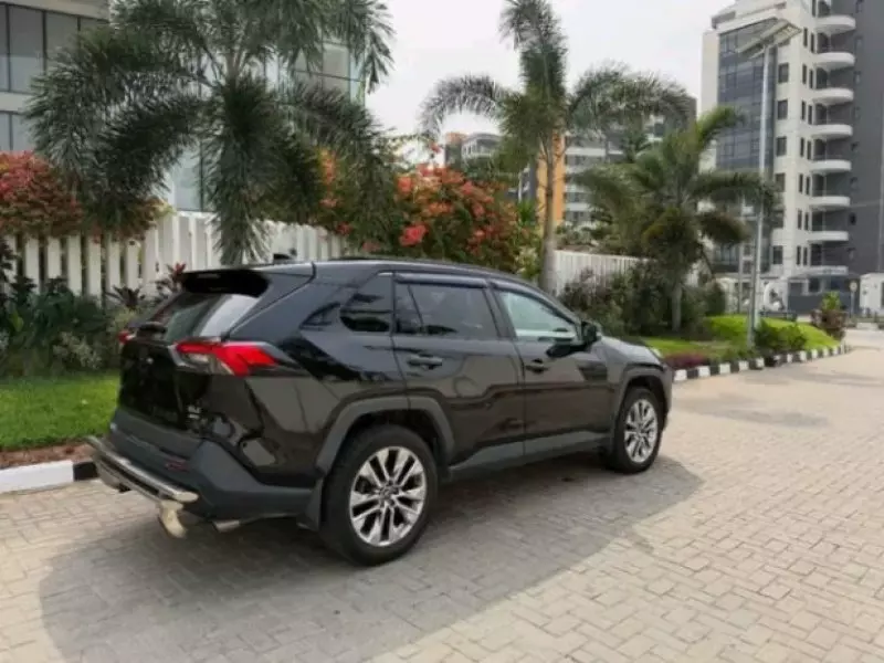 Toyota RAV 4   - 2019