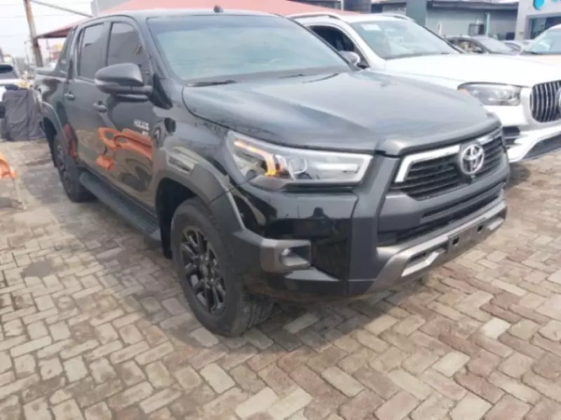 Toyota Hilux   - 2025