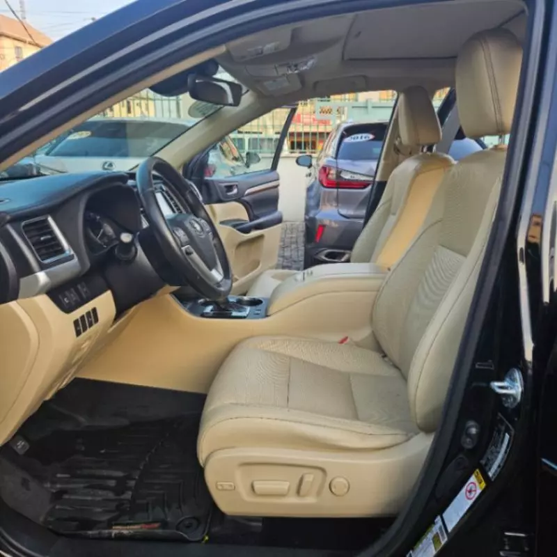 Toyota Highlander   - 2017