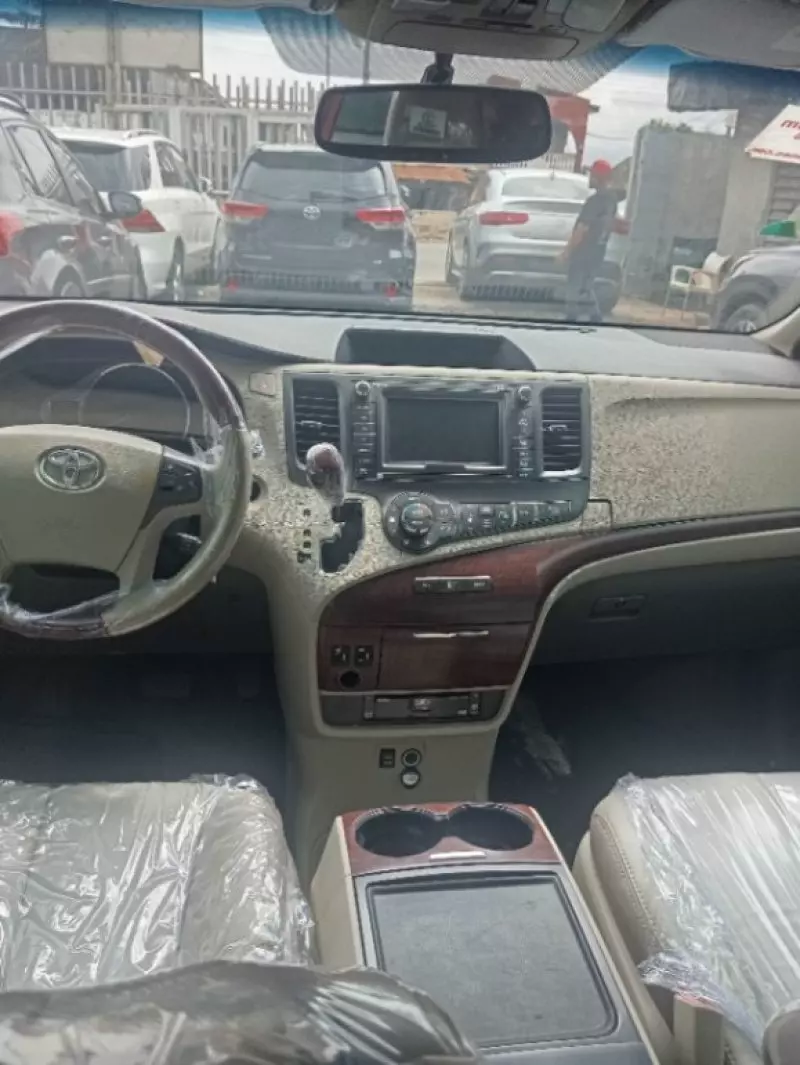 TOYOTA Sienna - 2014