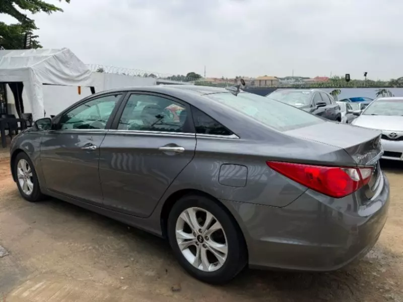 Hyundai Sonata   - 2013