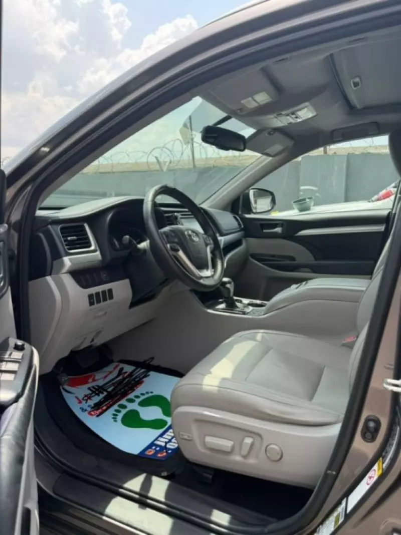 Toyota Highlander   - 2014