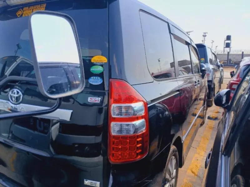 TOYOTA Noah - 2012