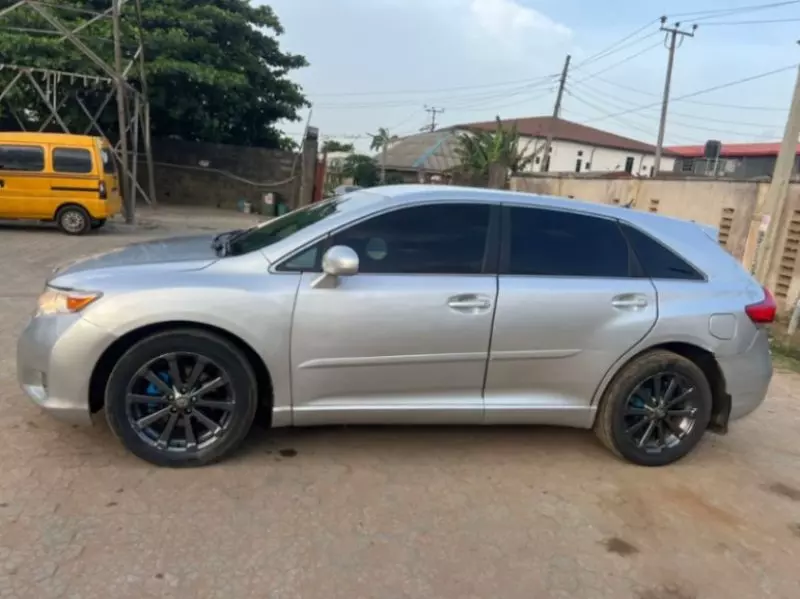 TOYOTA Venza   - 2010