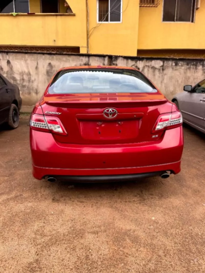 Toyota Camry   - 2010
