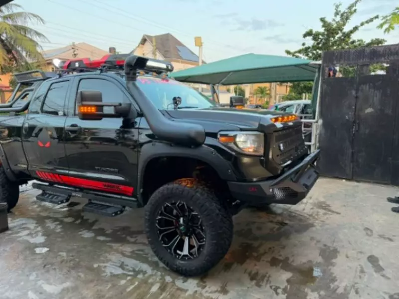TOYOTA Tundra   - 2017