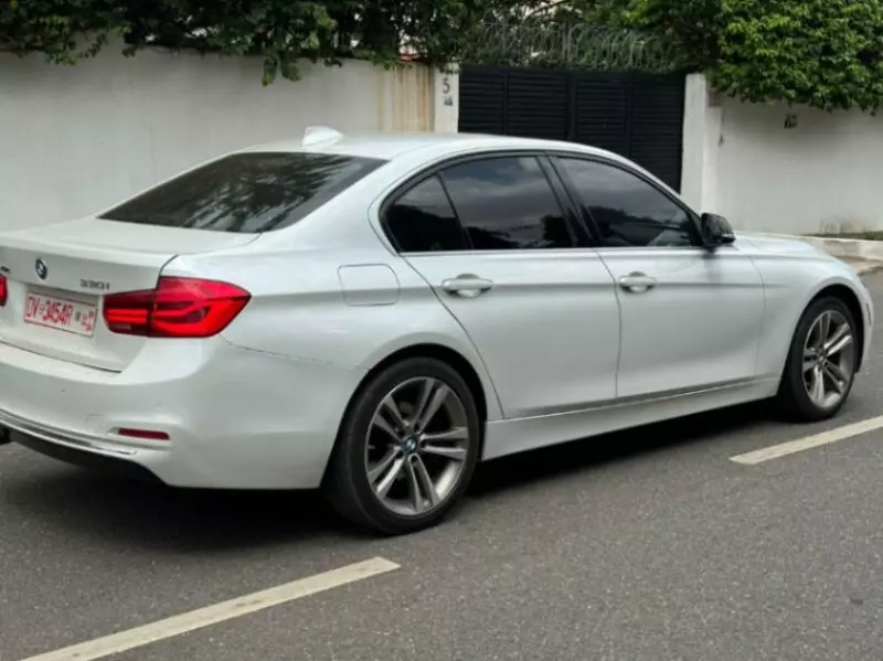 BMW 330   - 2017