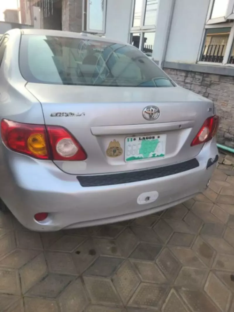 Toyota Corolla   - 2009