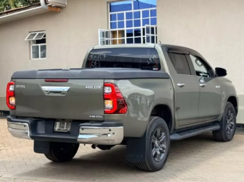 TOYOTA Hilux   - 2022