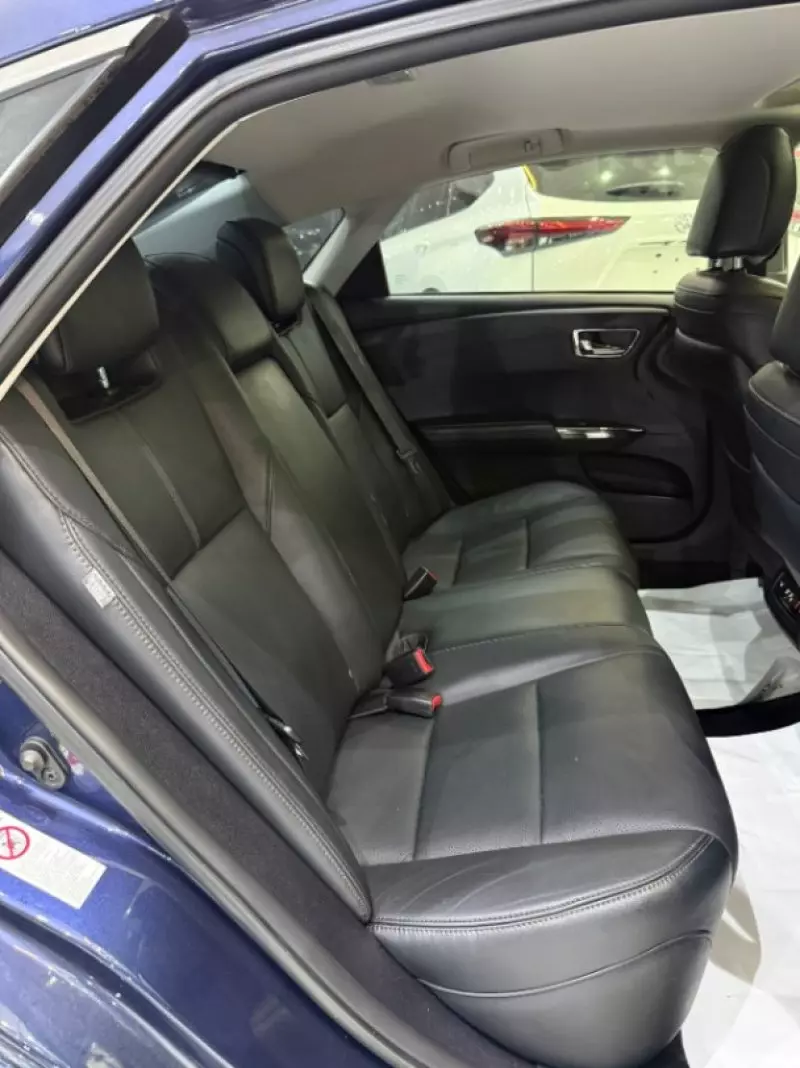 Toyota Avalon   - 2014