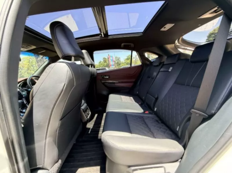 Toyota Harrier   - 2019